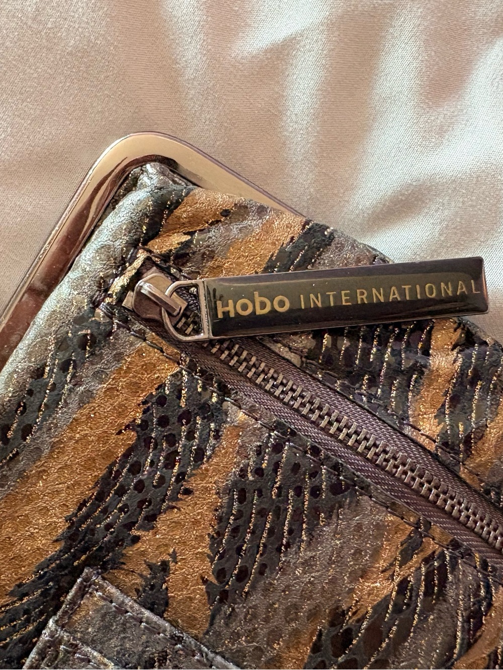 HOBO Double Framed Clutch Wallet Rachel - Picture 4 of 4